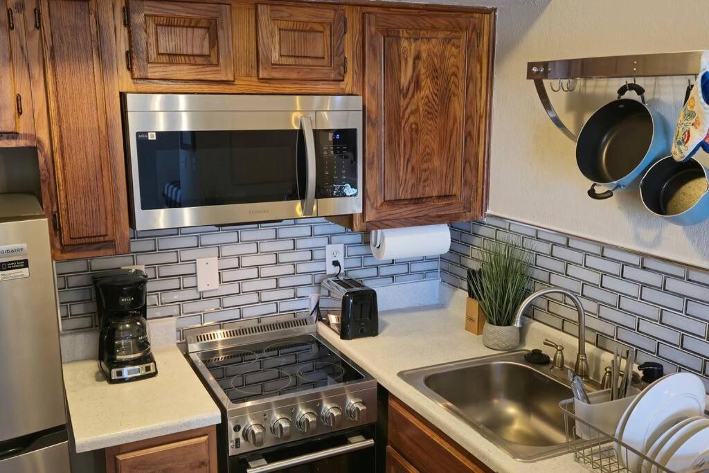 Cozy Updated Cove Of Heaven, 5Mins To Lake Hefner! Оклахома-Сіті Екстер'єр фото
